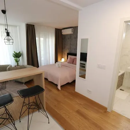 公寓 Savada Pink - With Parking And Wifi, Parking 5 Eur Per Day